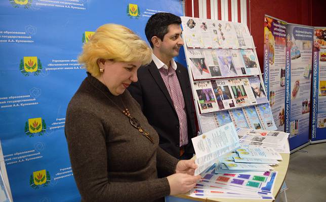 Выставка_МГУ_Кулешова