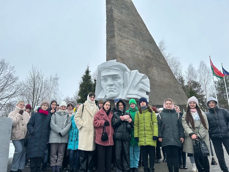 Экскурсия студентов факультета педагогики и психологии детства по местам боевой славы_МГУ_Кулешова