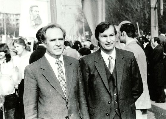 Ректор института Е. П. Кудряшов и проректор М. А. Авласевич на демонстрации, 1980-е годы