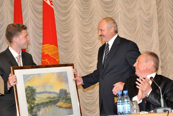 Во время рабочего визита Президента Республики Беларусь А. Г. Лукашенко в Могилевский государственный университет имени А. А. Кулешова, 2010 год